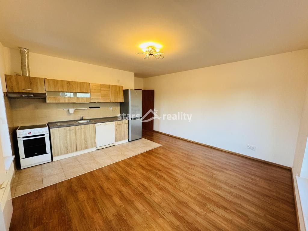 Pronájem byt 2+kk - Hlavní, Bašť, 46 m²