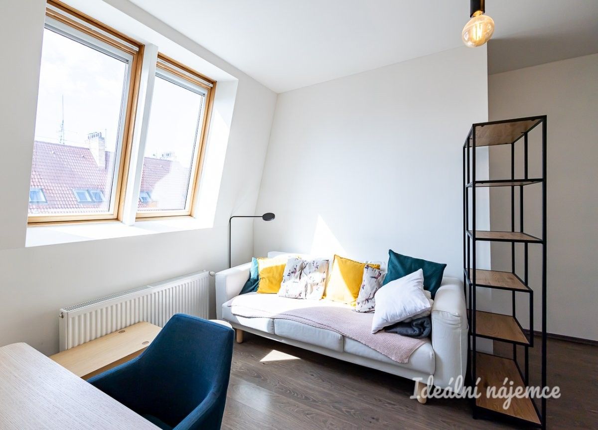 Pronájem byt 2+kk - Biskupcova, Praha, 44 m²