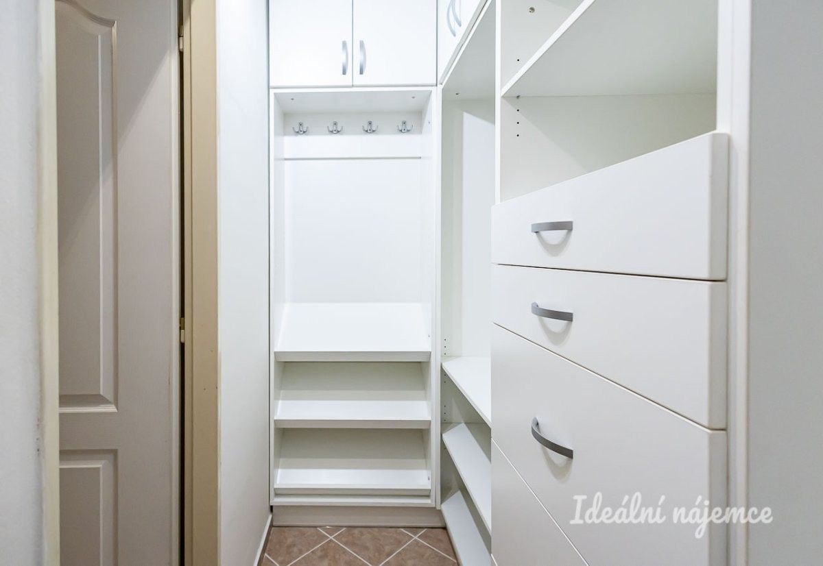 Byt 2+kk · 46 m² · Hnězdenská, Praha - 4