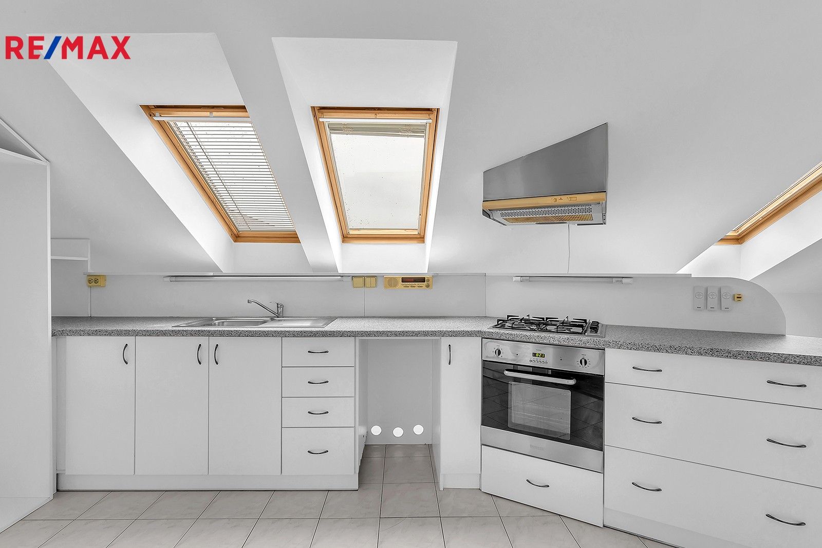 Prodej byt 3+kk - Revoluční, Černožice, 82 m²