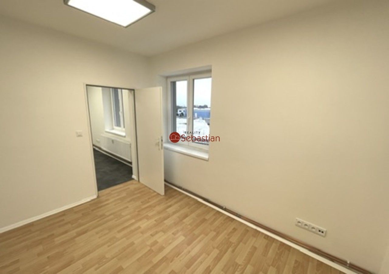 Kanceláře, Dělnická, Jičín, 75 m²