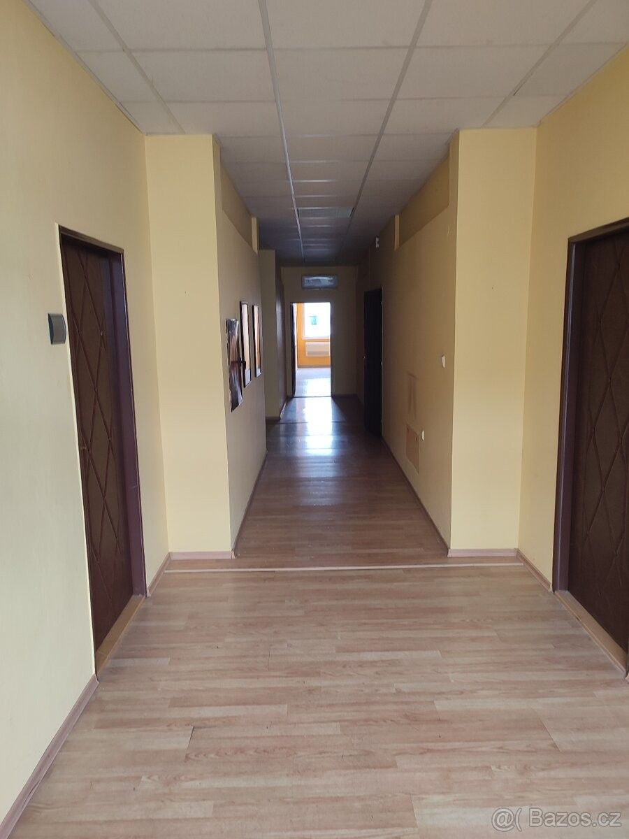 Pronájem kancelář - Želechovice nad Dřevnicí, 763 11