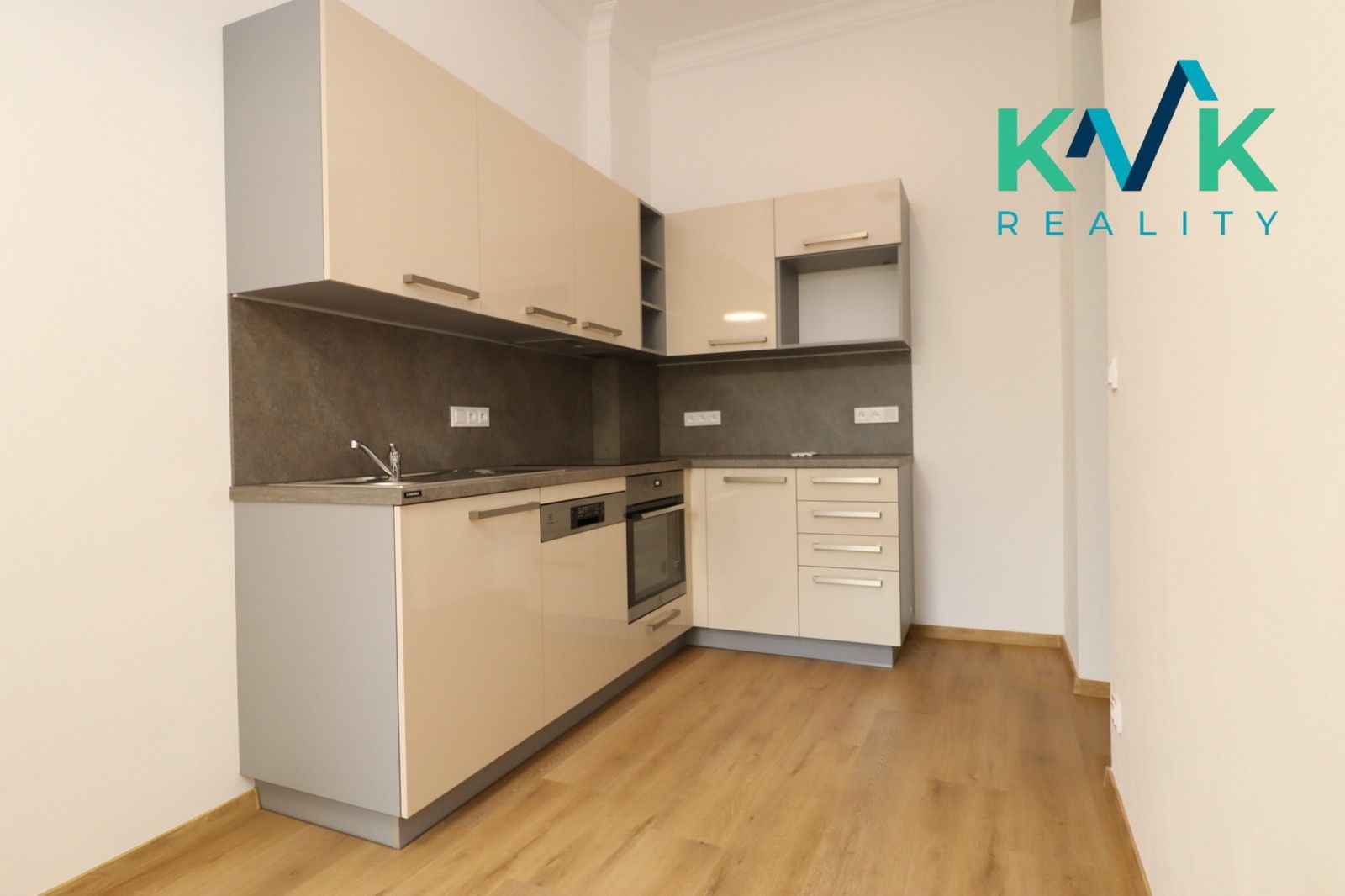 Pronájem byt 2+1 - Svahová, Karlovy Vary, 60 m²