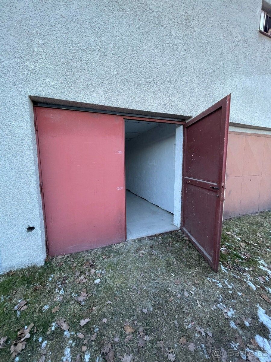 Garáže, Bílovec, 743 01