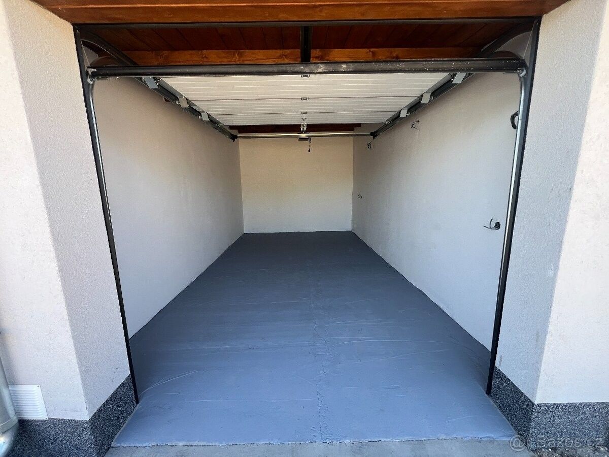 Garáže, Hodonín, 695 01