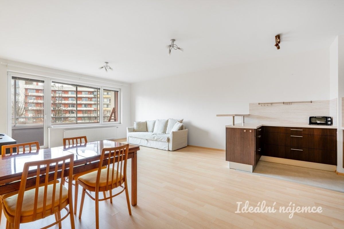 2+kk, Pavla Beneše, Praha, 68 m²