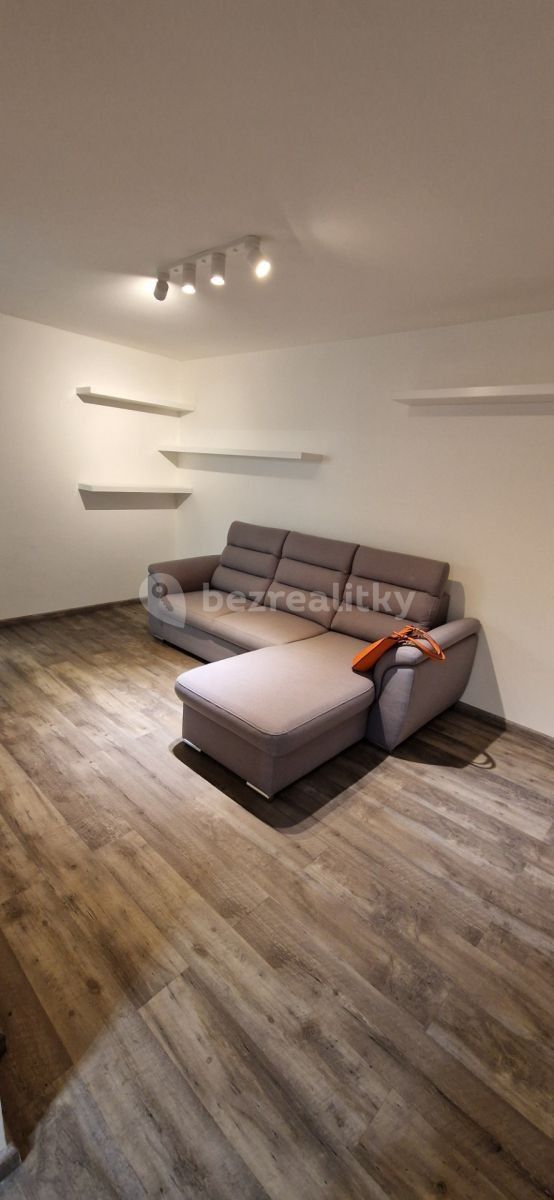 Pronájem byt 2+kk - Braniborská, Milovice - Benátecká Vrutice, Středočeský kraj, 42 m² - 2