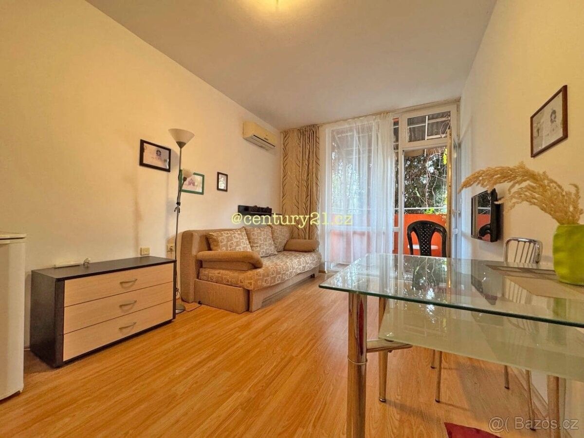 Byty, 987 66, Zahraničí