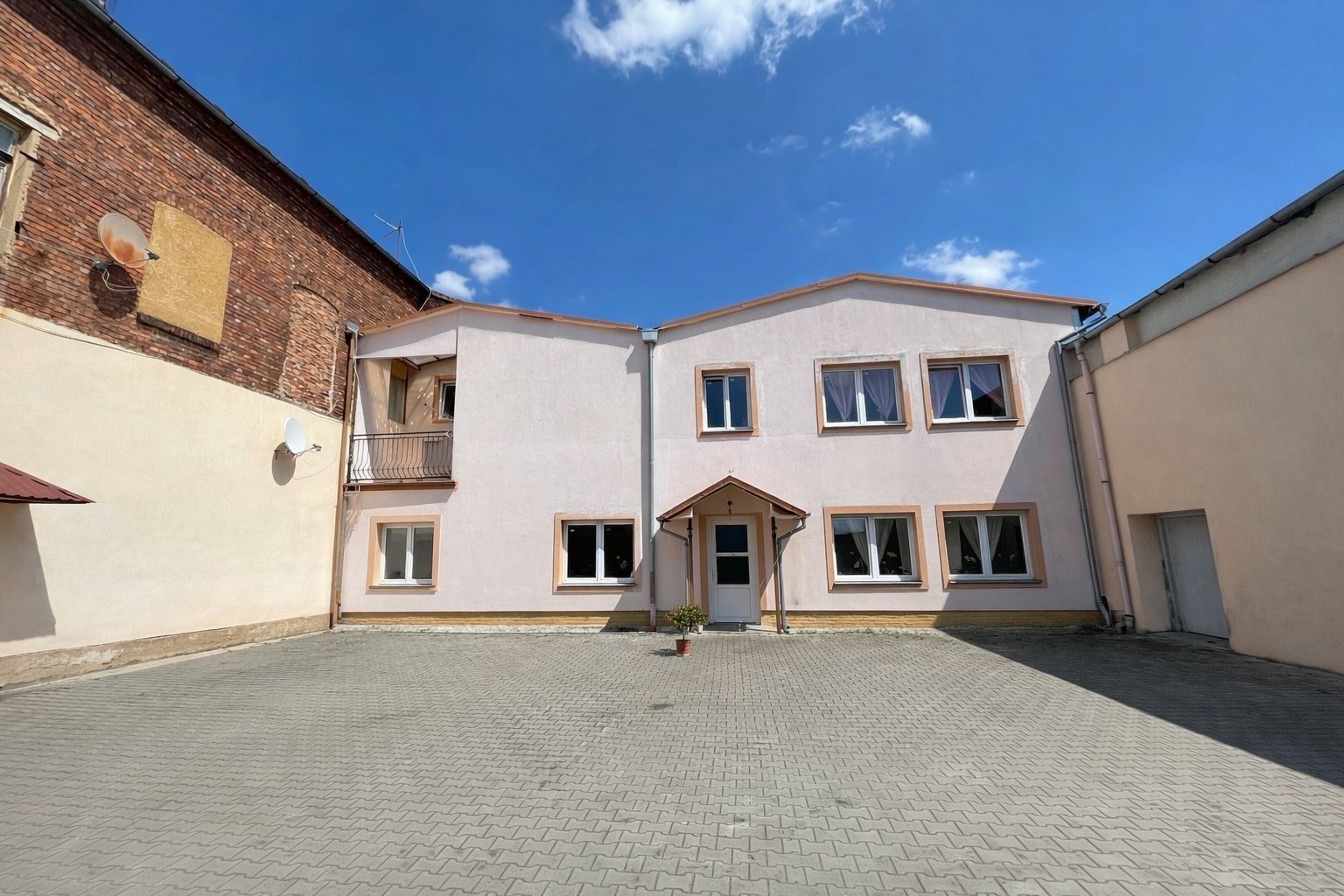 Pronájem rodinný dům - Evropská, Cheb, 450 m²
