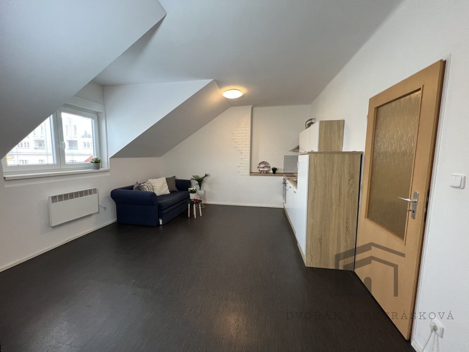 Pronájem byt 1+kk - U křížku, Praha, 31 m²