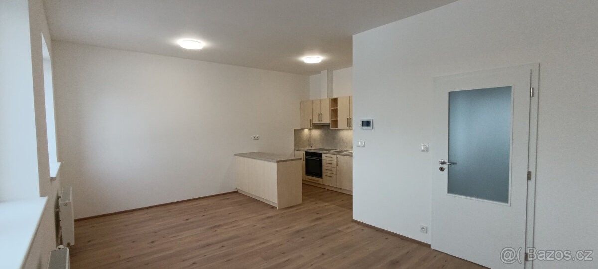 Prodej byt - Hevlín, 671 69