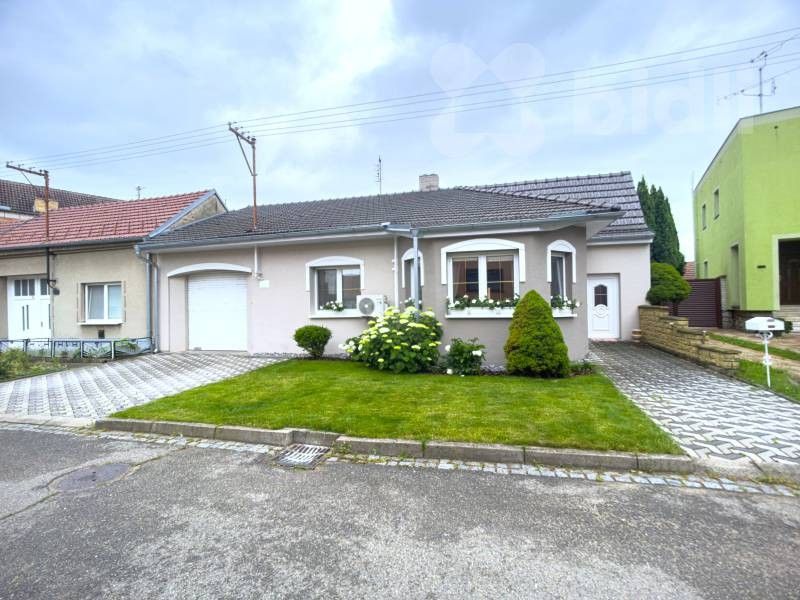 Rodinné domy, Hřbitovní, Velké Bílovice, 260 m²