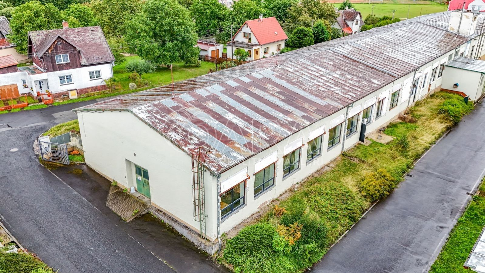 Sklady, Luby, 1 700 m² - 2