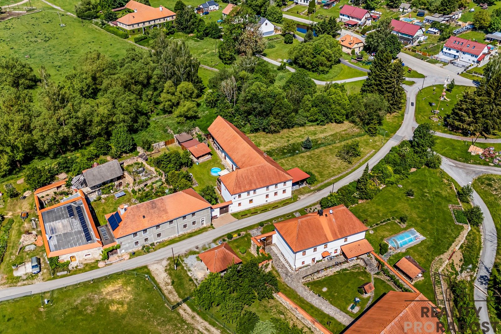 Rodinné domy, Kájov Novosedly, 557 m² - 1