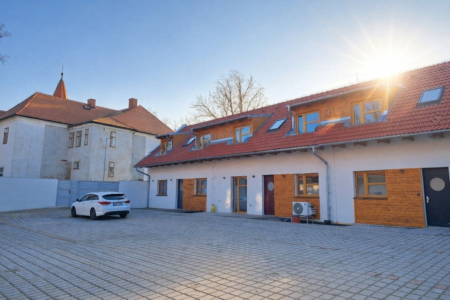 4+kk, náměstí u dubu, Stochov, 96 m²