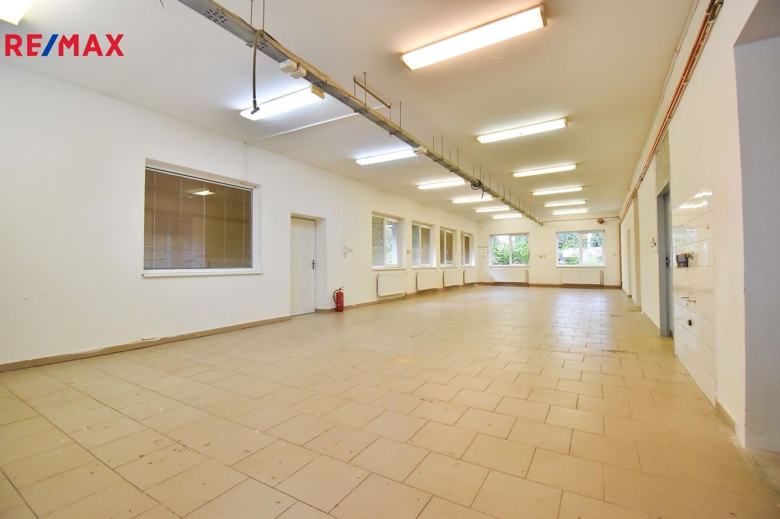 Pronájem výrobní prostory - Stará, 452 m²