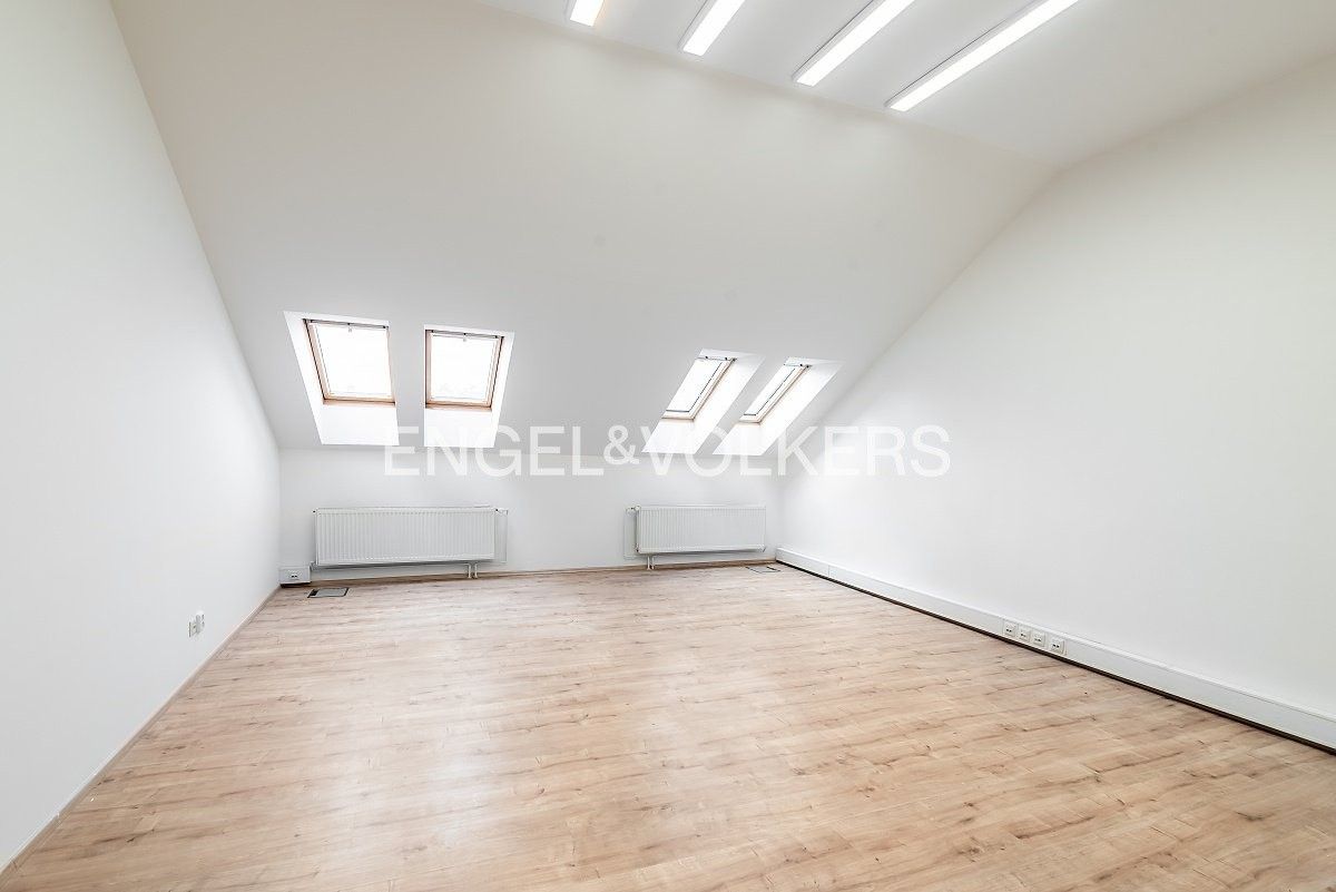 Pronájem kancelář - Viktora Huga, Praha, 116 m²