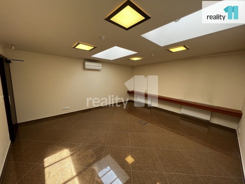 Kanceláře, Chebská, Karlovy Vary, 27 m² - 1