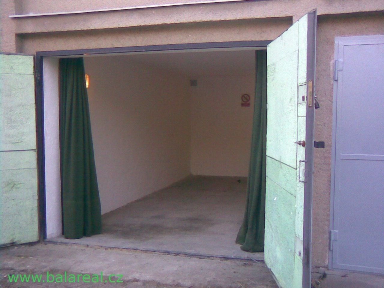 Pronájem garáž - Věstonická , Brno Židenice, 18 m² - 2