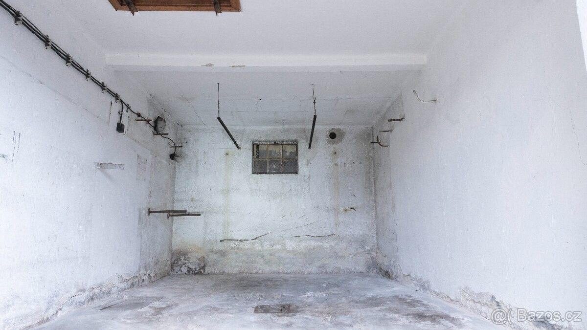 Garáže, Karviná, 733 01