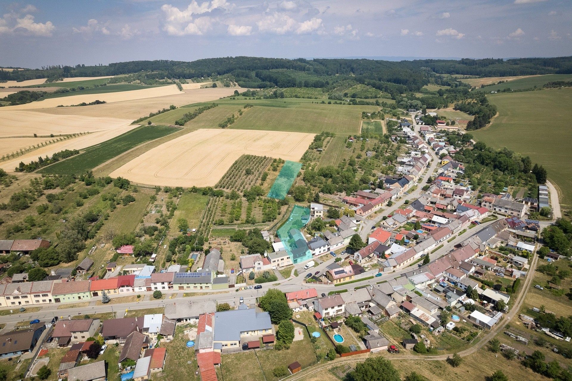 Prodej rodinný dům - Roštění, 450 m² - 1