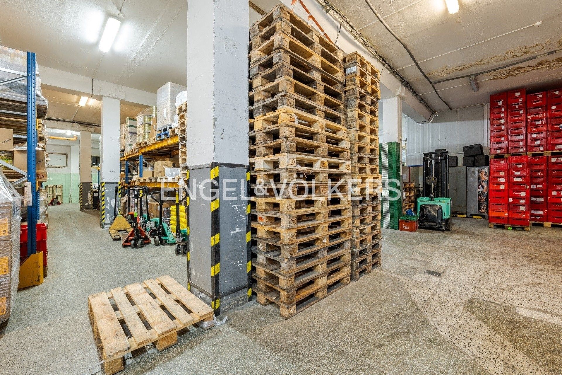 Sklad · 1 050 m² · Zdiměřická 1412, Praha Chodov - 4