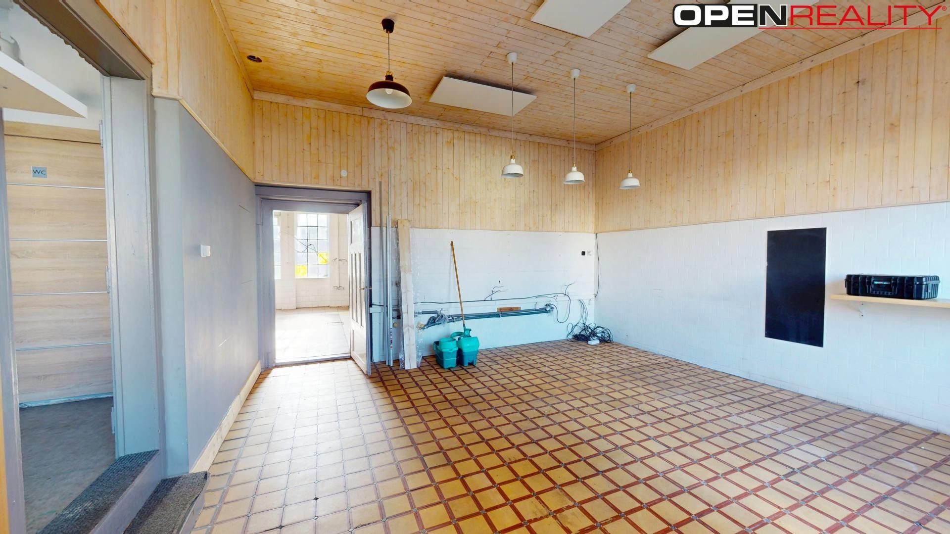 Pronájem obchodní prostory - 1. máje, Zastávka, 110 m²