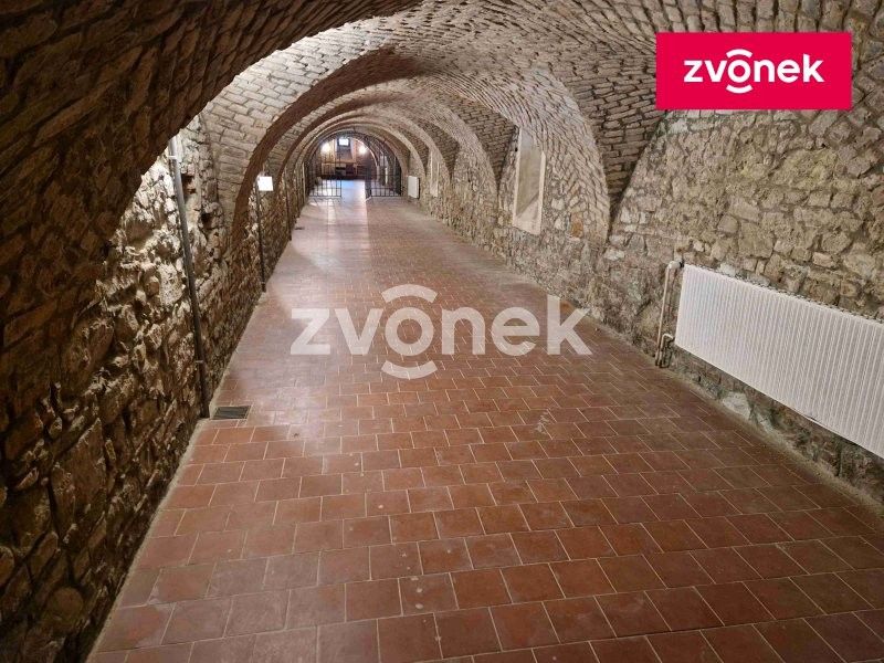 Pronájem sklad - Uherské Hradiště, 712 m²