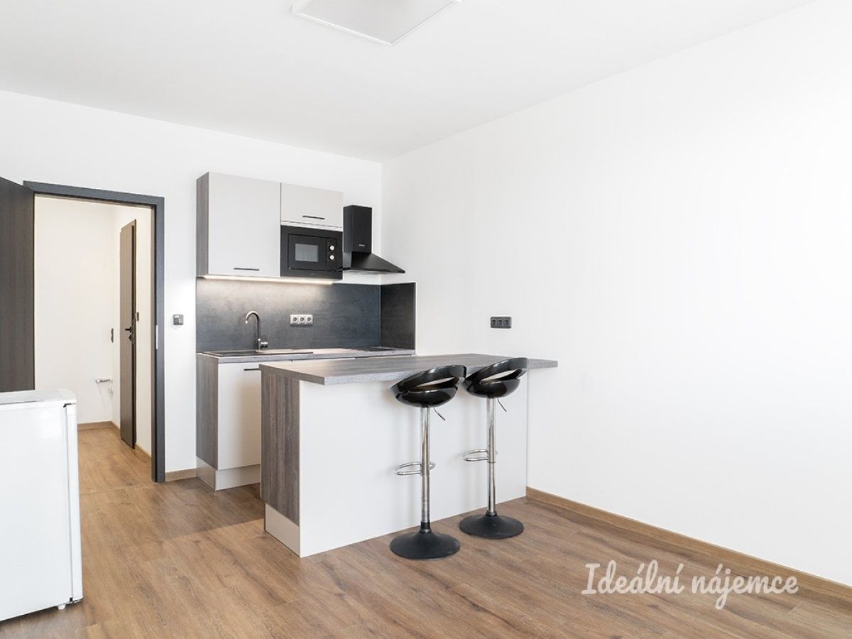 2+kk, Benkova, Praha, 41 m²