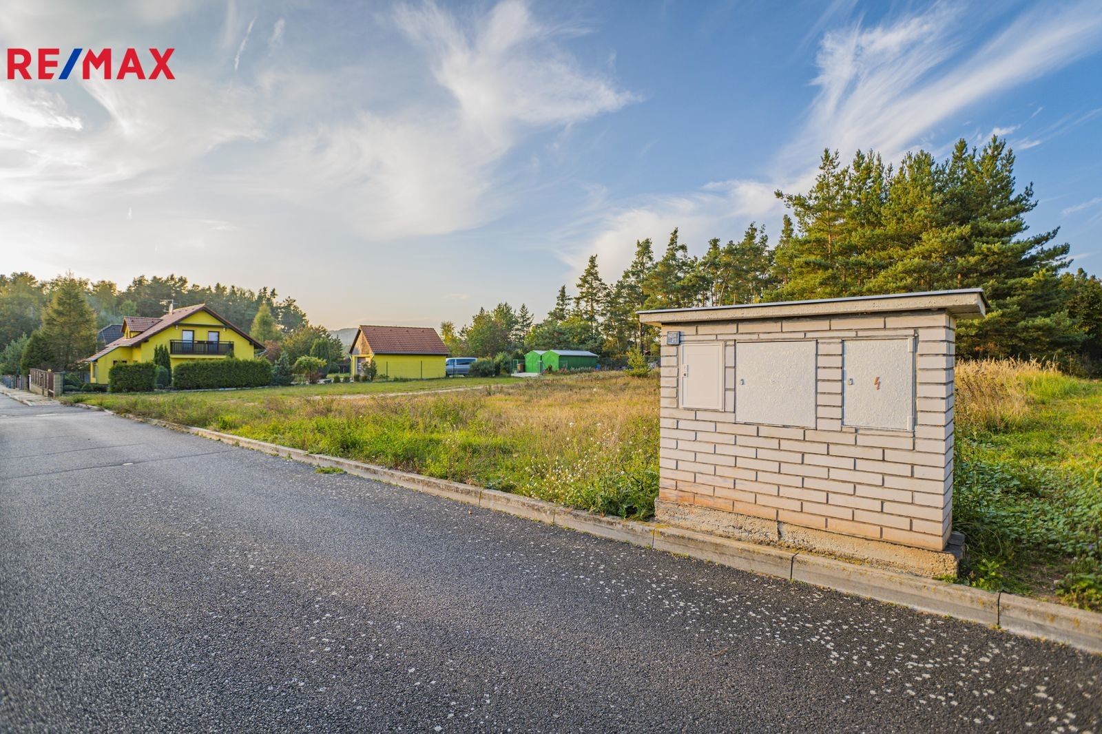 Prodej pozemek pro bydlení - Vroutek, 1 607 m²