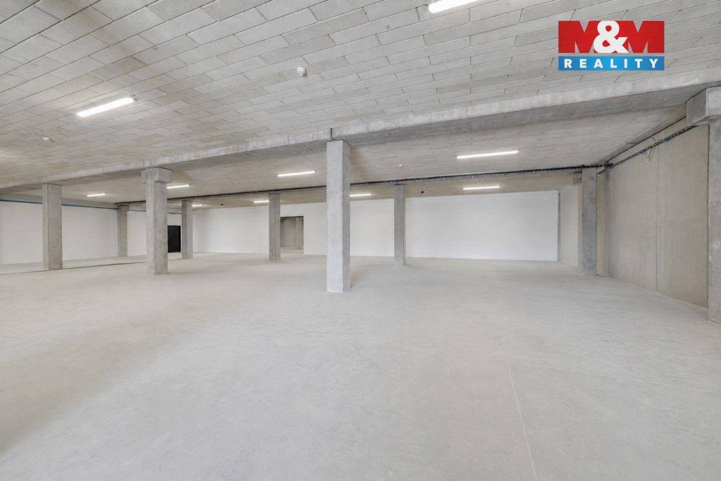 Sklad · 2 200 m² · Karlova, Cheb - 3
