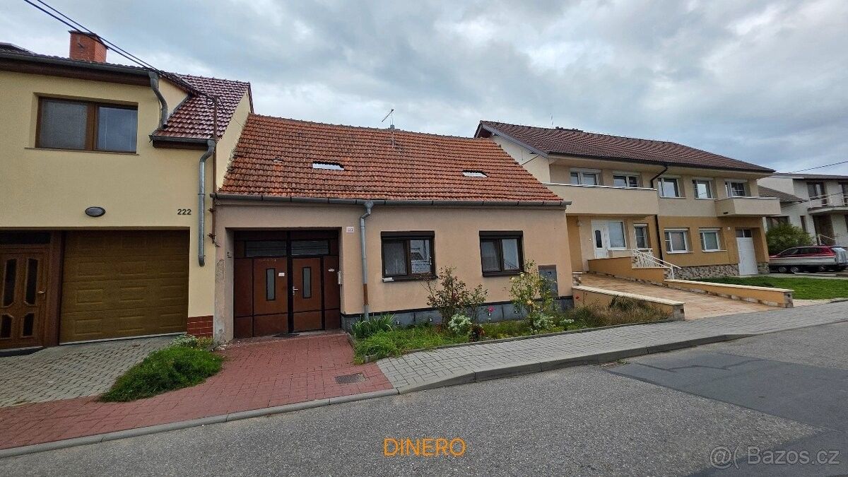 Rodinné domy, Nosislav, 691 64