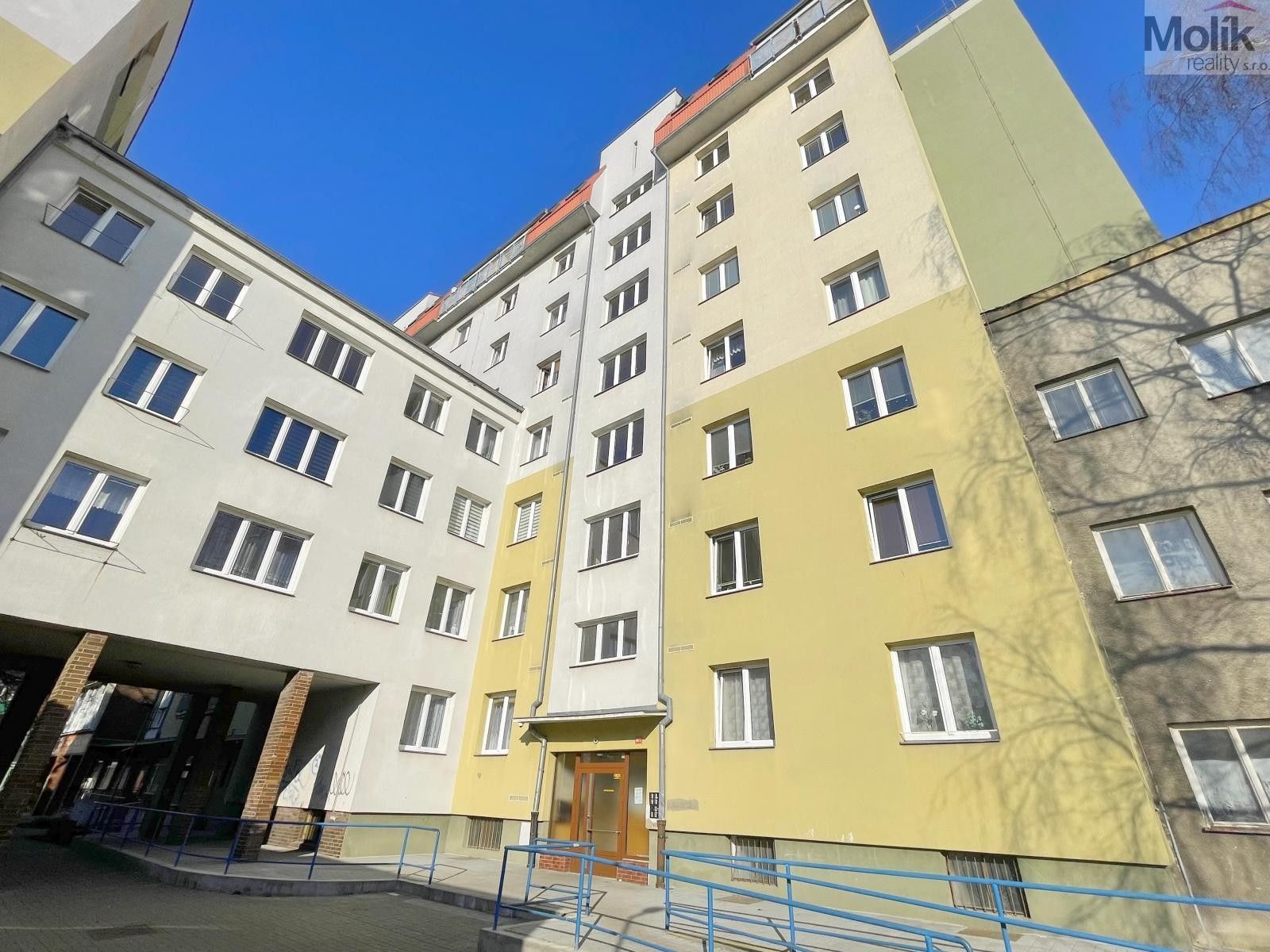 2+1, V Oblouku, Louny, 52 m²