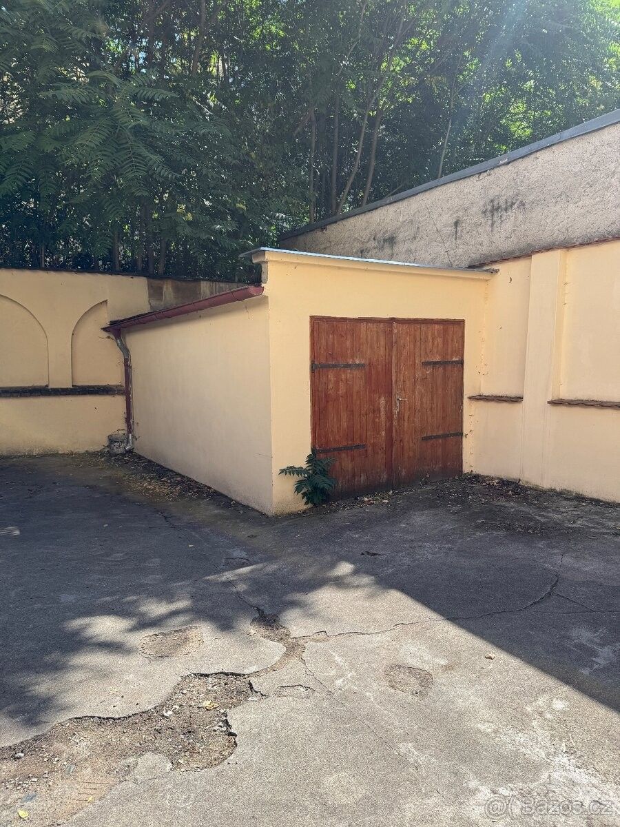 Garáže, Praha, 120 00