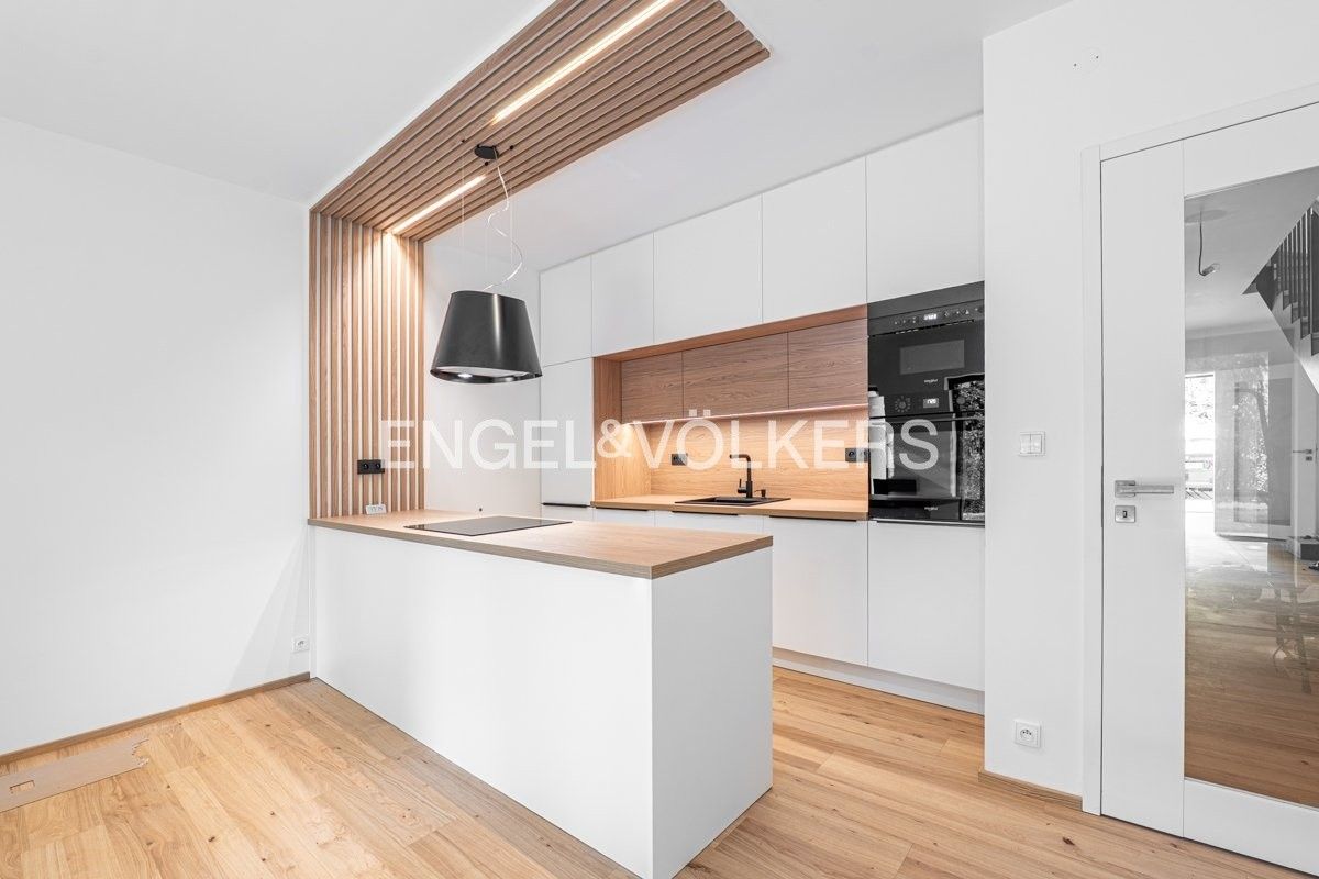 Pronájem vila - U trativodu, Praha, 146 m²
