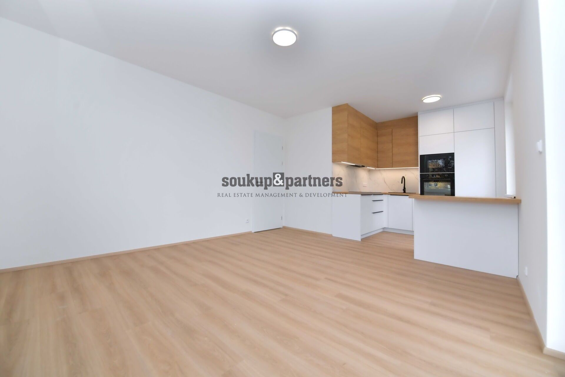 Pronájem byt 2+kk - Čakovická, Praha, 52 m²