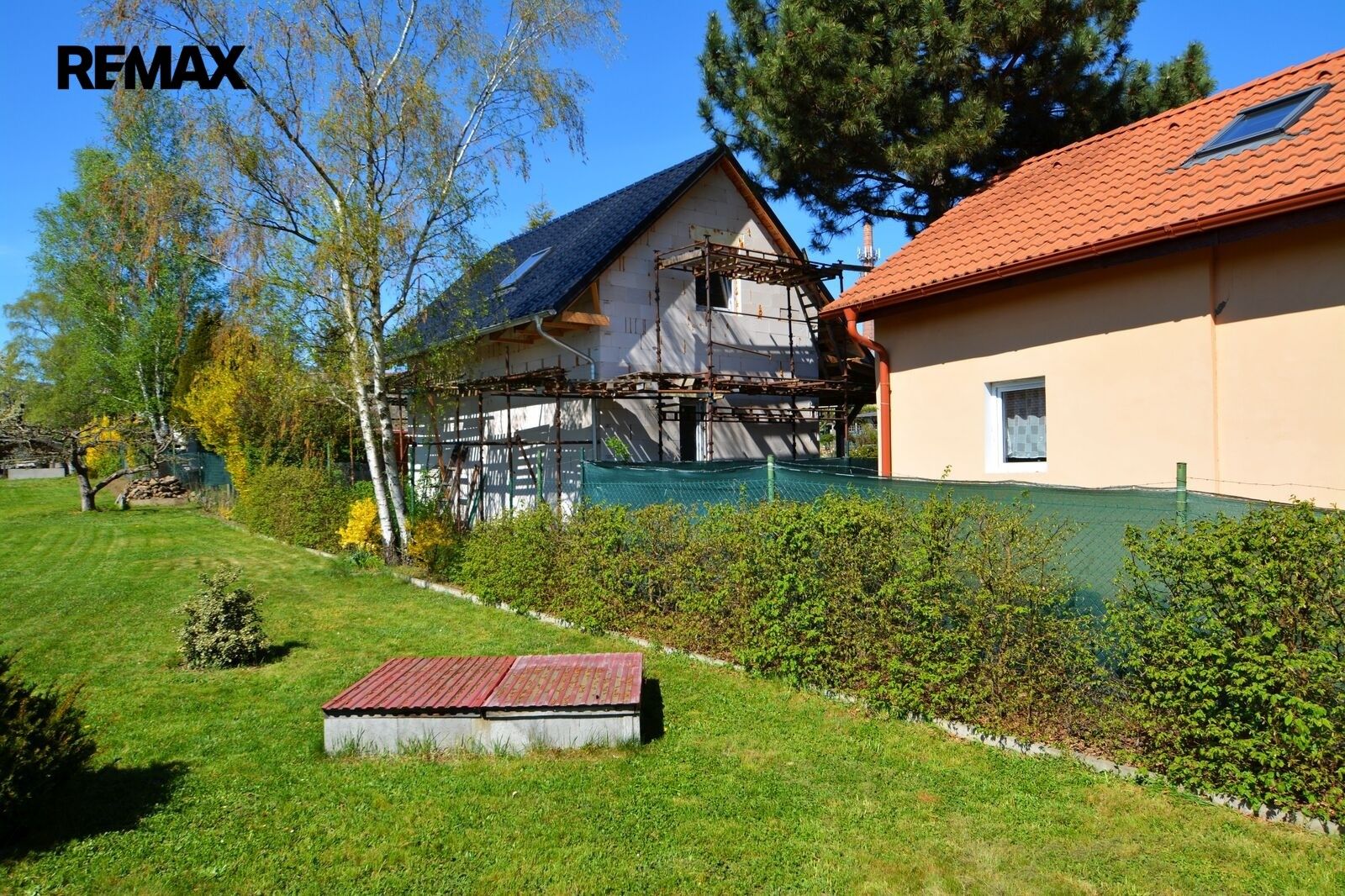 Zahrady, Dubí, 374 m² - 1
