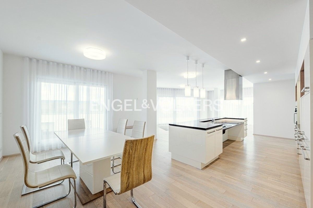 Pronájem byt 4+kk - Holečkova, Praha, 166 m²