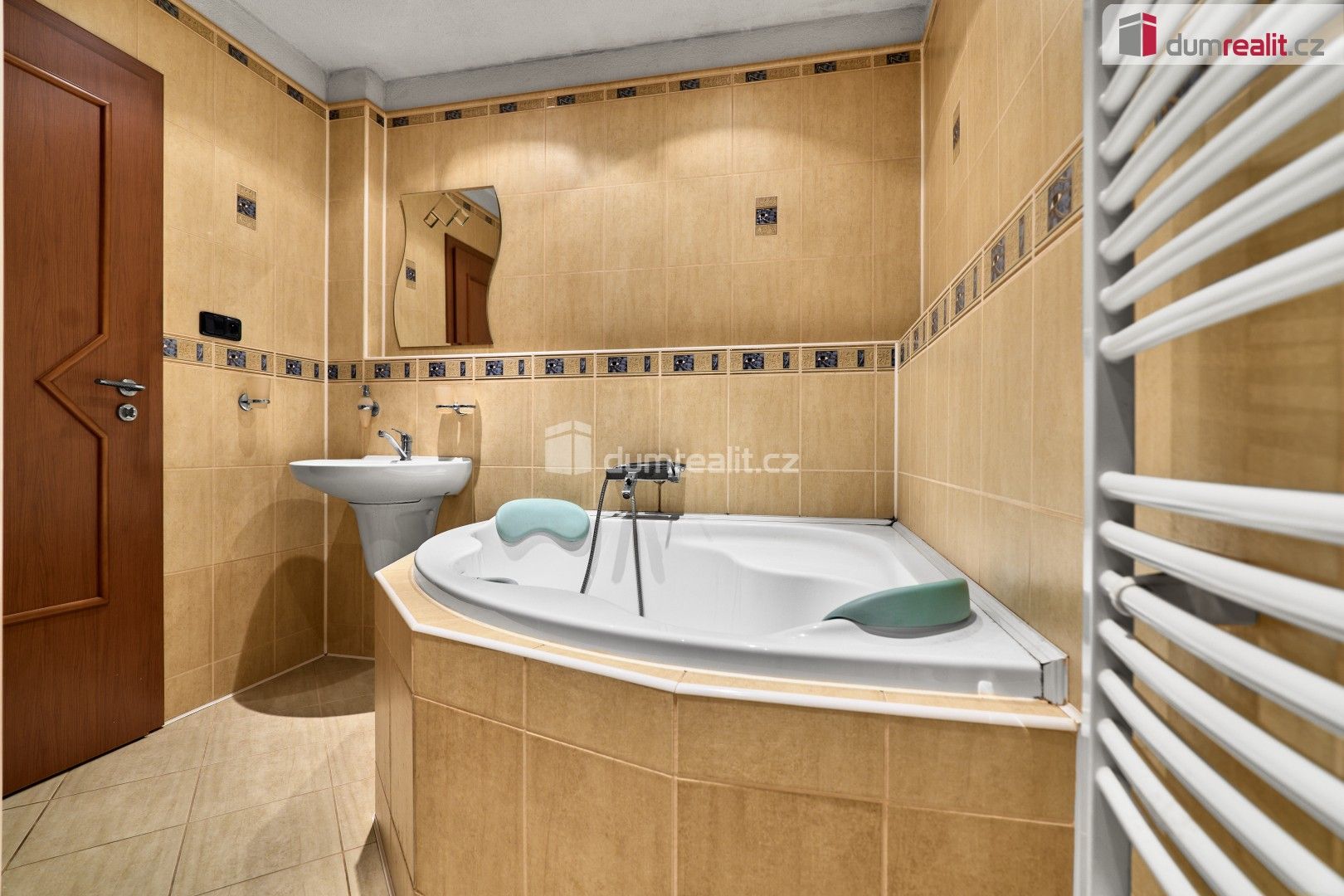 3+kk, Pod Nádražím, Nová Role, 67 m²