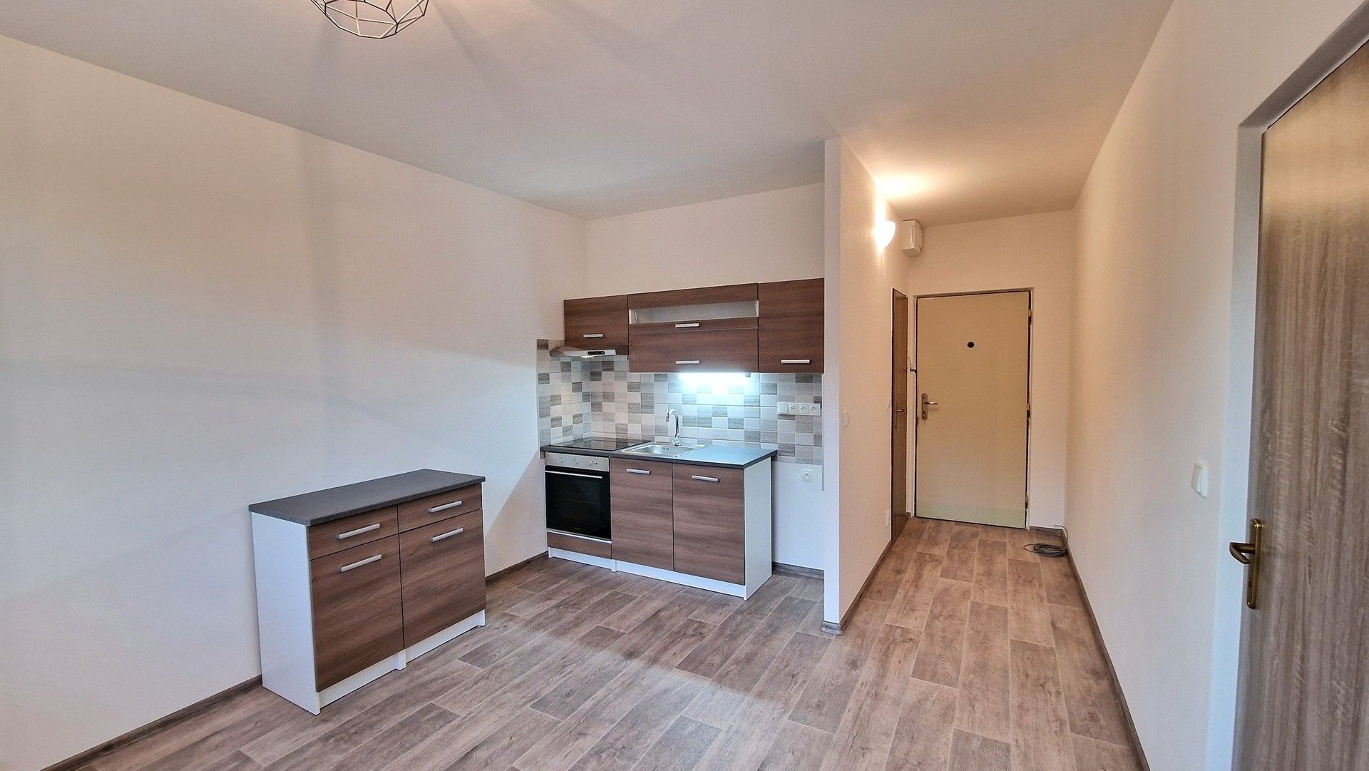 2+kk, Tuchomyšlská, Chlumec, 38 m²