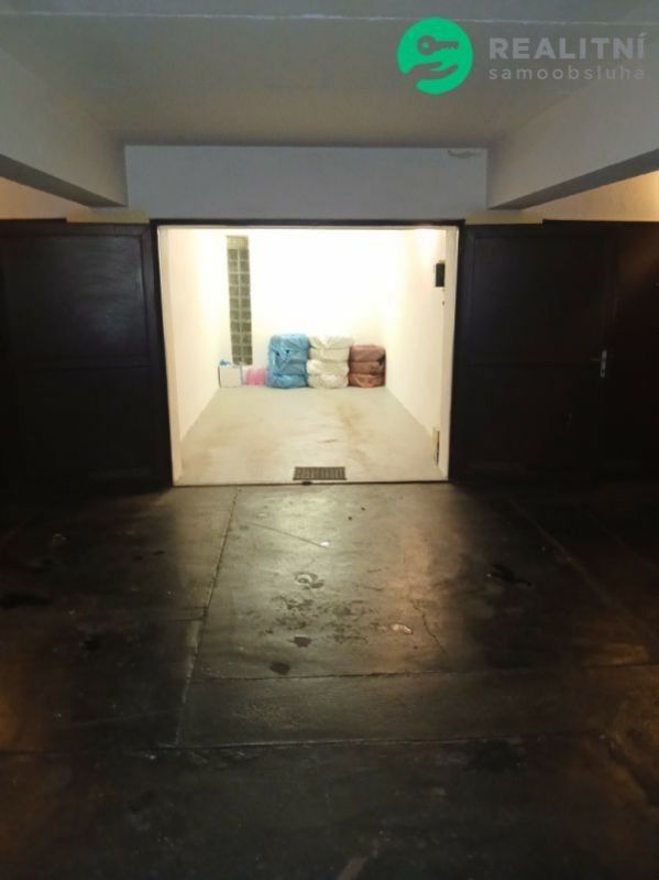 Prodej garáž - Žarošická, Brno, 18 m²