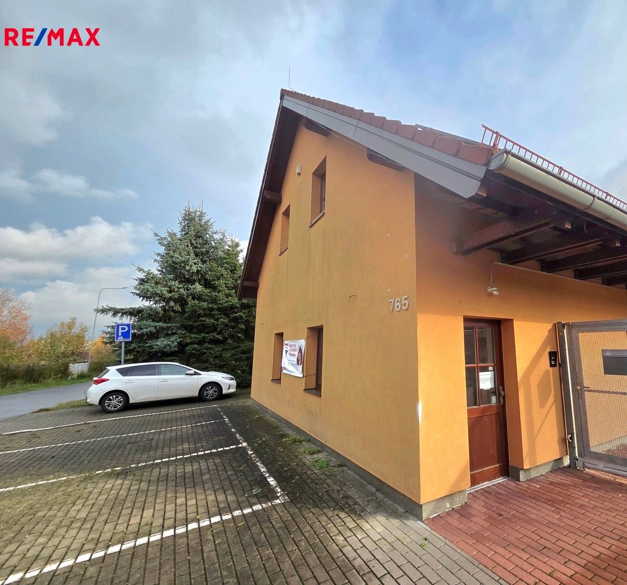 Pronájem obchodní prostory - K Potoku, Zeleneč, 83 m²