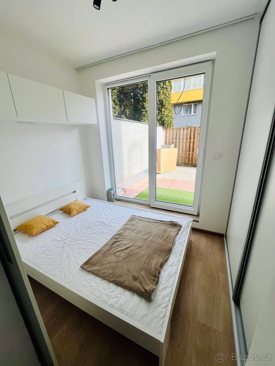 Pronájem byt - Praha, 181 00