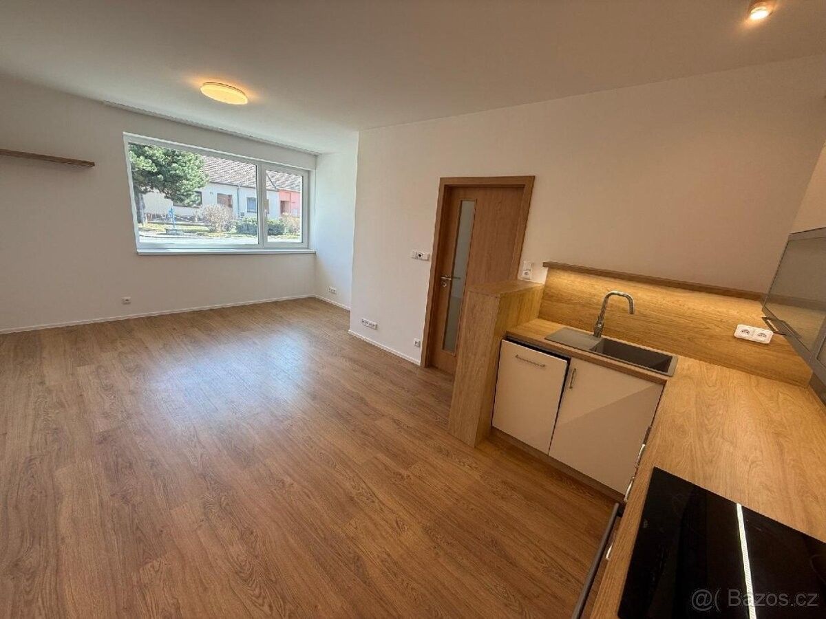 Pronájem byt - Újezd u Brna, 664 53