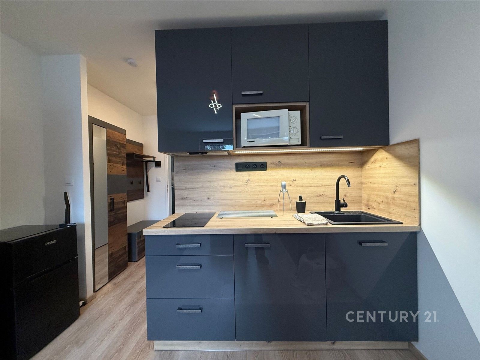 Pronájem byt 1+kk - Kubánské náměstí, Praha, 19 m²