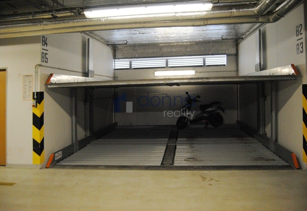 Garáže, Praha, 101 00