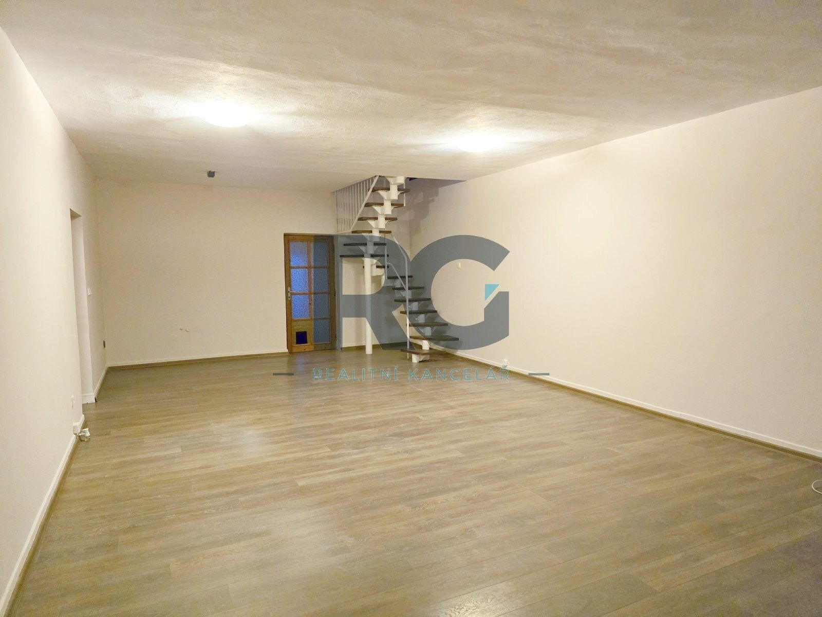 Pronájem kancelář - Žižkova třída, Písek, 90 m²