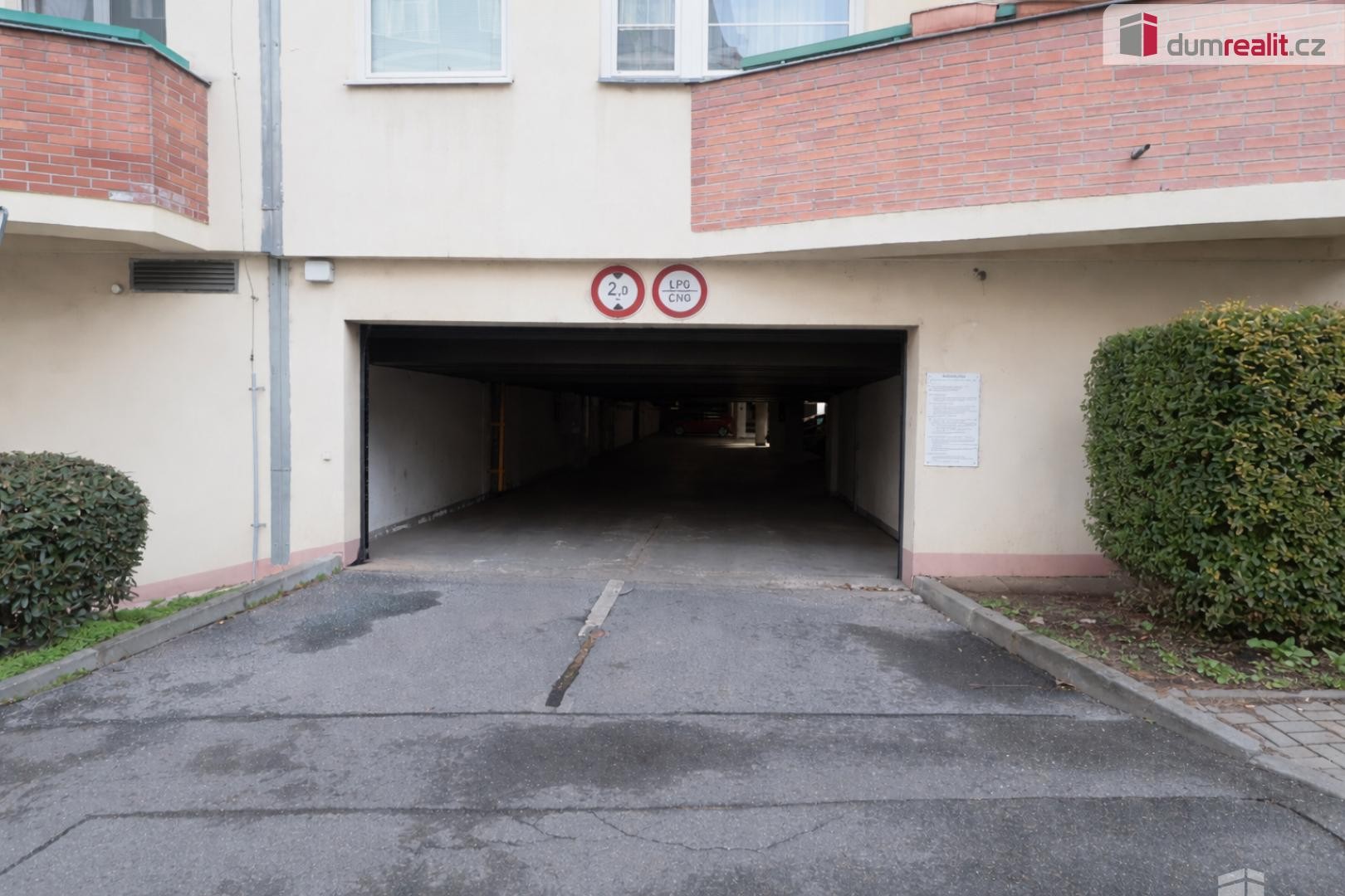 Pronájem garáž - V kapslovně 2770, Praha Žižkov, 12 m² - 5