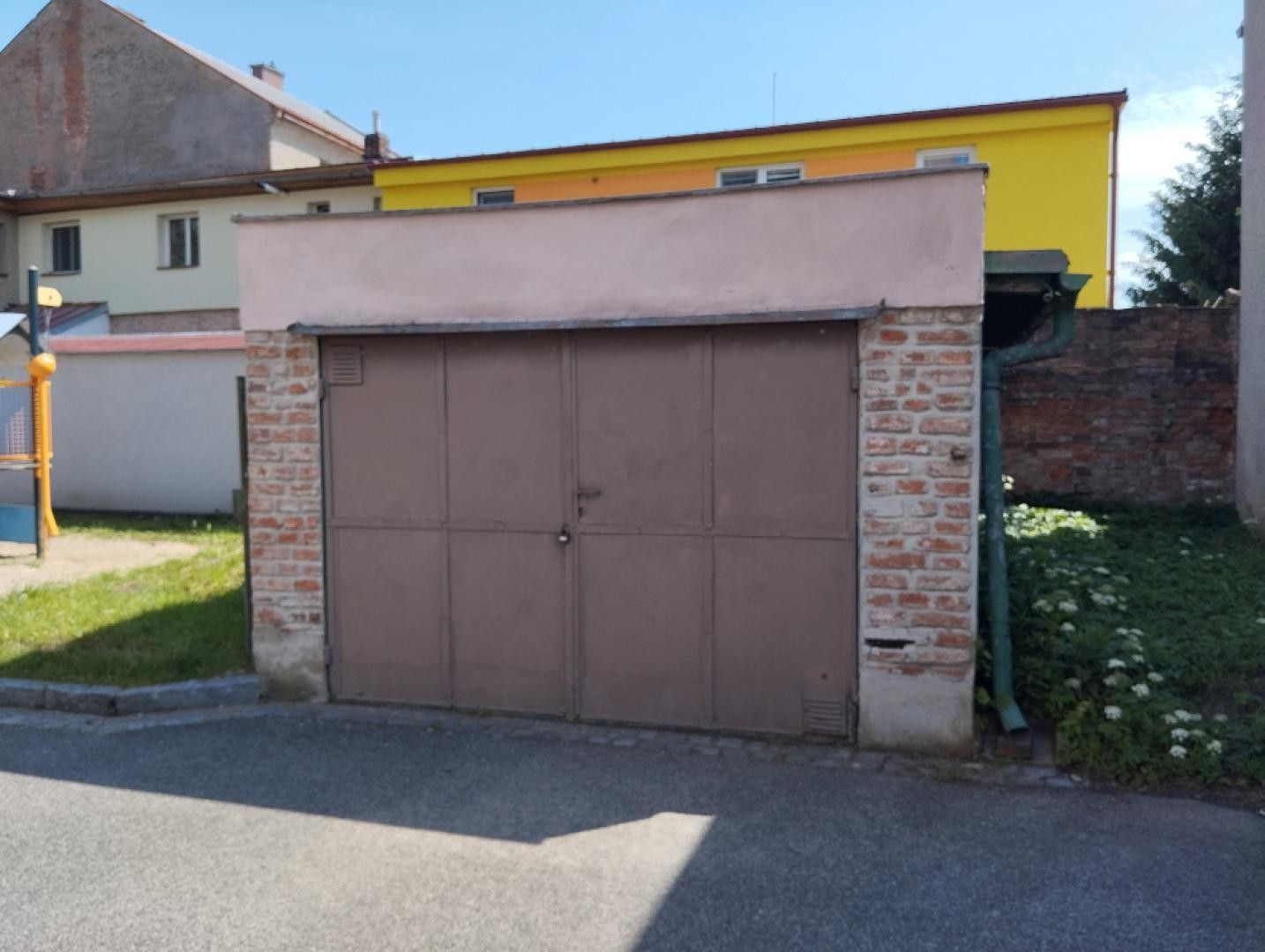 Garáže, Denisovo náměstí, Hradec Králové, 20 m²