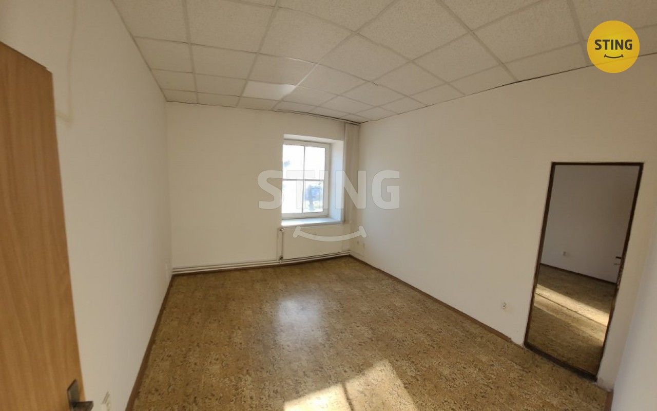 Kanceláře, nám. Míru, Třinec, 24 m²